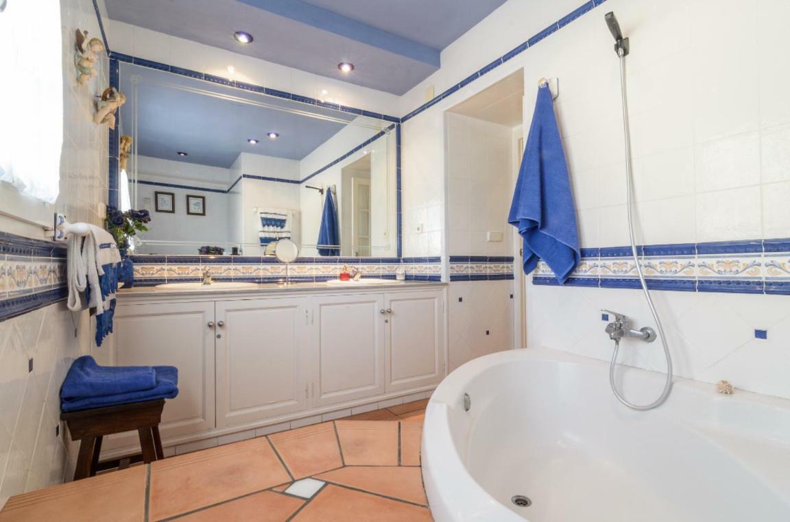 Habitaciones en Casa Céntrica con piscina Almuñécar Esterno foto